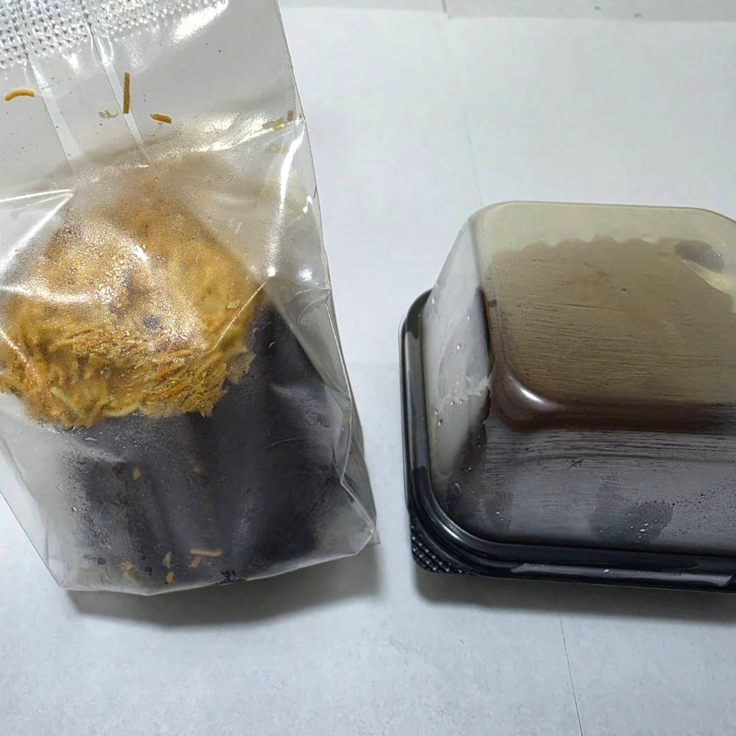 ドバイカヌレとドバイチョコ餅の個包装の比較